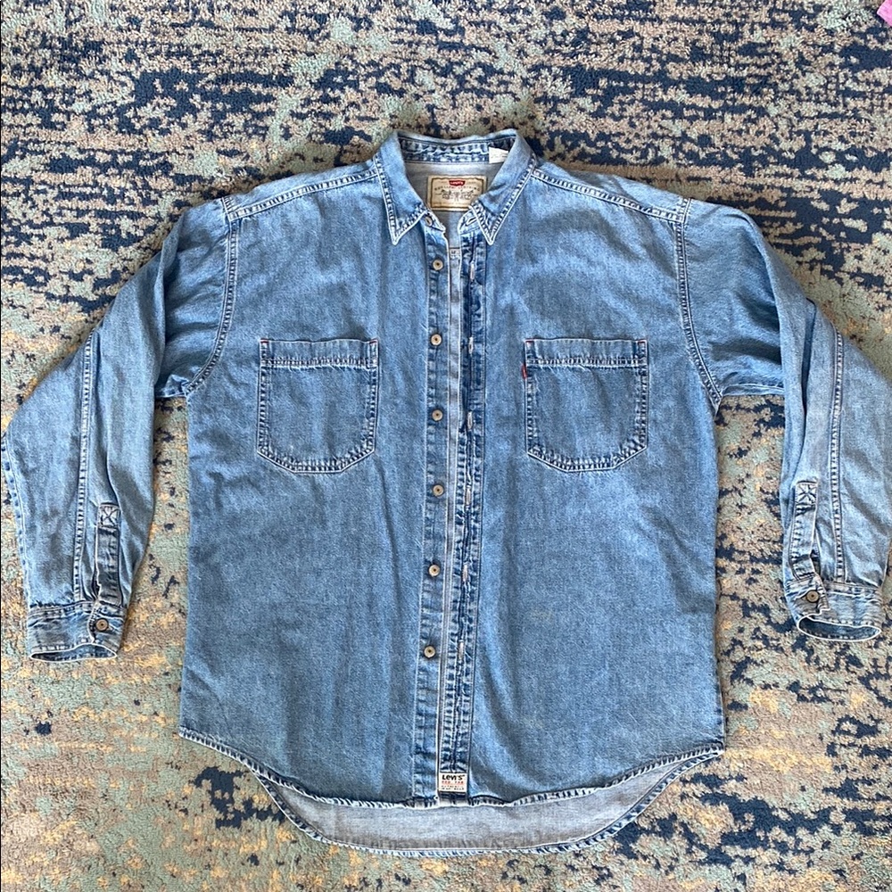 Classic Levi’s Denim Button-Up Shirt
